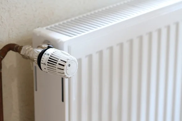 Weißer Heizkörperthermostat